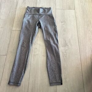 Lululemon women’s leggings size 4